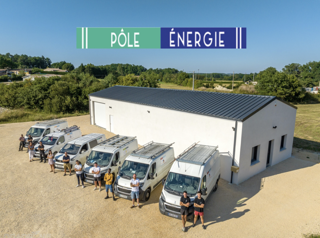 photo equipe camions artsans depot CLIM P.A.C plus CLIM PAC RGE logo sani therm plus sanithermplus + RGE logo DP ELEC plus DPELEC RGE