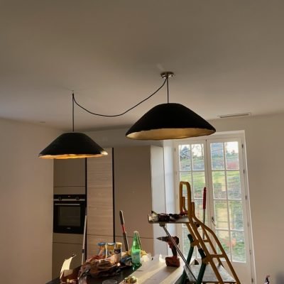 Installation de luminaires (lustres et suspensions design)